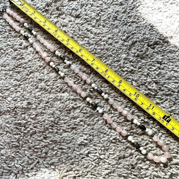 Rose Quartz, snow Quartz and mother of Pearl long necklace - Picture 4 of 10